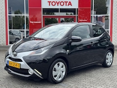 Toyota Aygo X - X-PLAY NL-AUTO 1E-EIG DEALER-OND NAVI BLUETOOTH CAMERA AIRCO 5-DEURS
