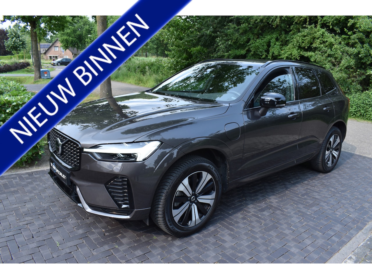 Volvo XC60 - 2.0 T6 Plug-in hybrid AWD R-Design PANO, LEER 69DKM - AutoWereld.nl