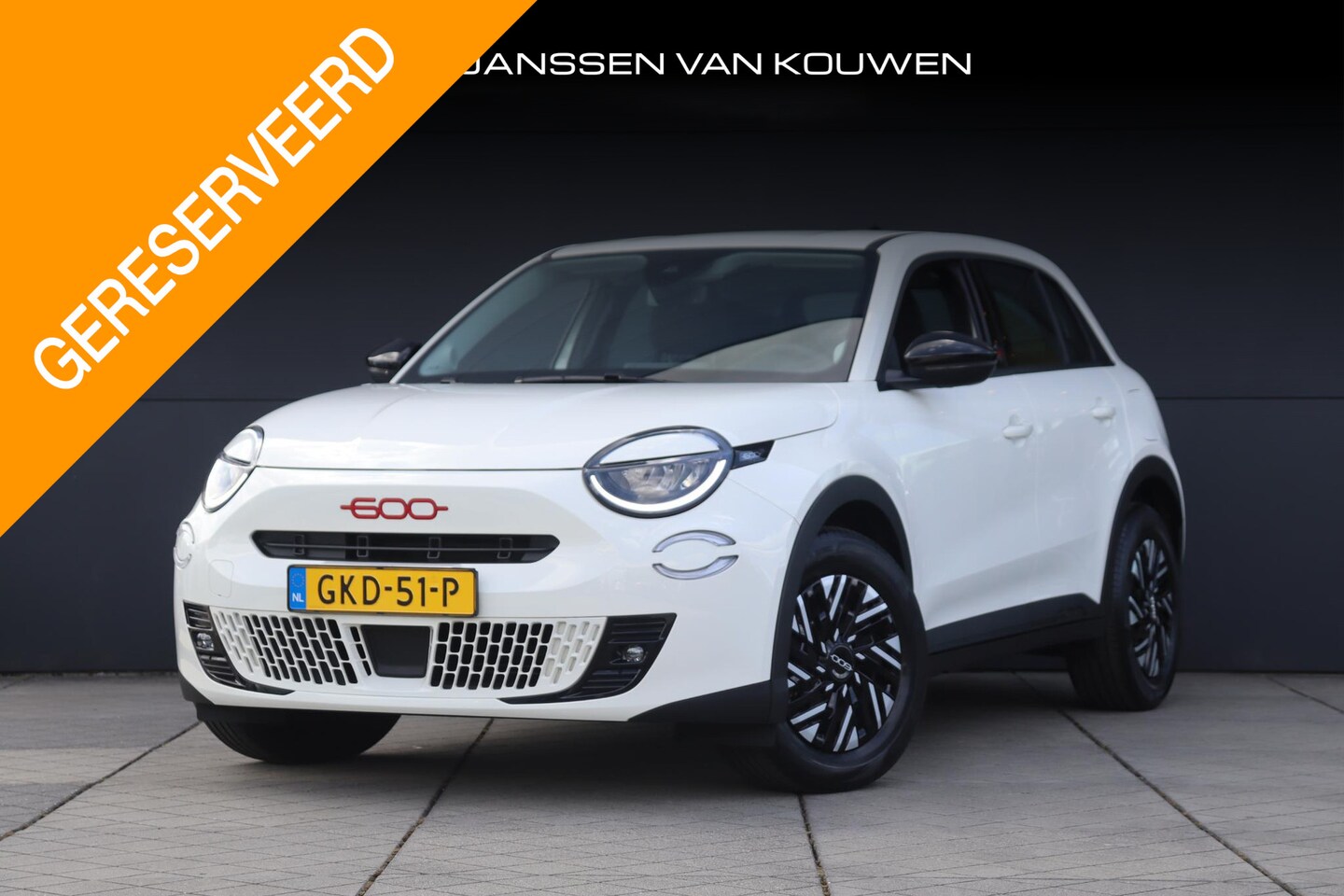 Fiat 600e - RED 54 kWh / Apple CarPlay / Climate Control - AutoWereld.nl