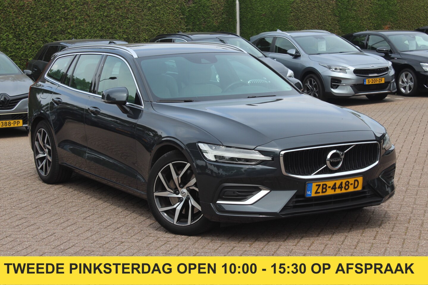 Volvo V60 - 2.0 T5 Momentum / Trekhaak / Leder / Navigatie / 18'' / Apple CarPlay / Parkeerhulp V+A / - AutoWereld.nl