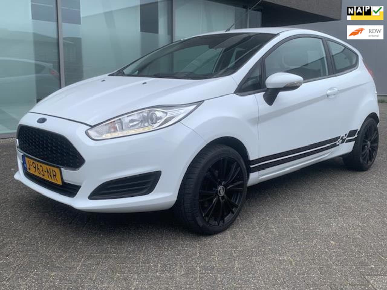 Ford Fiesta - 1.25 AIRCO BJ 12-2017 APK 4-2026 - AutoWereld.nl