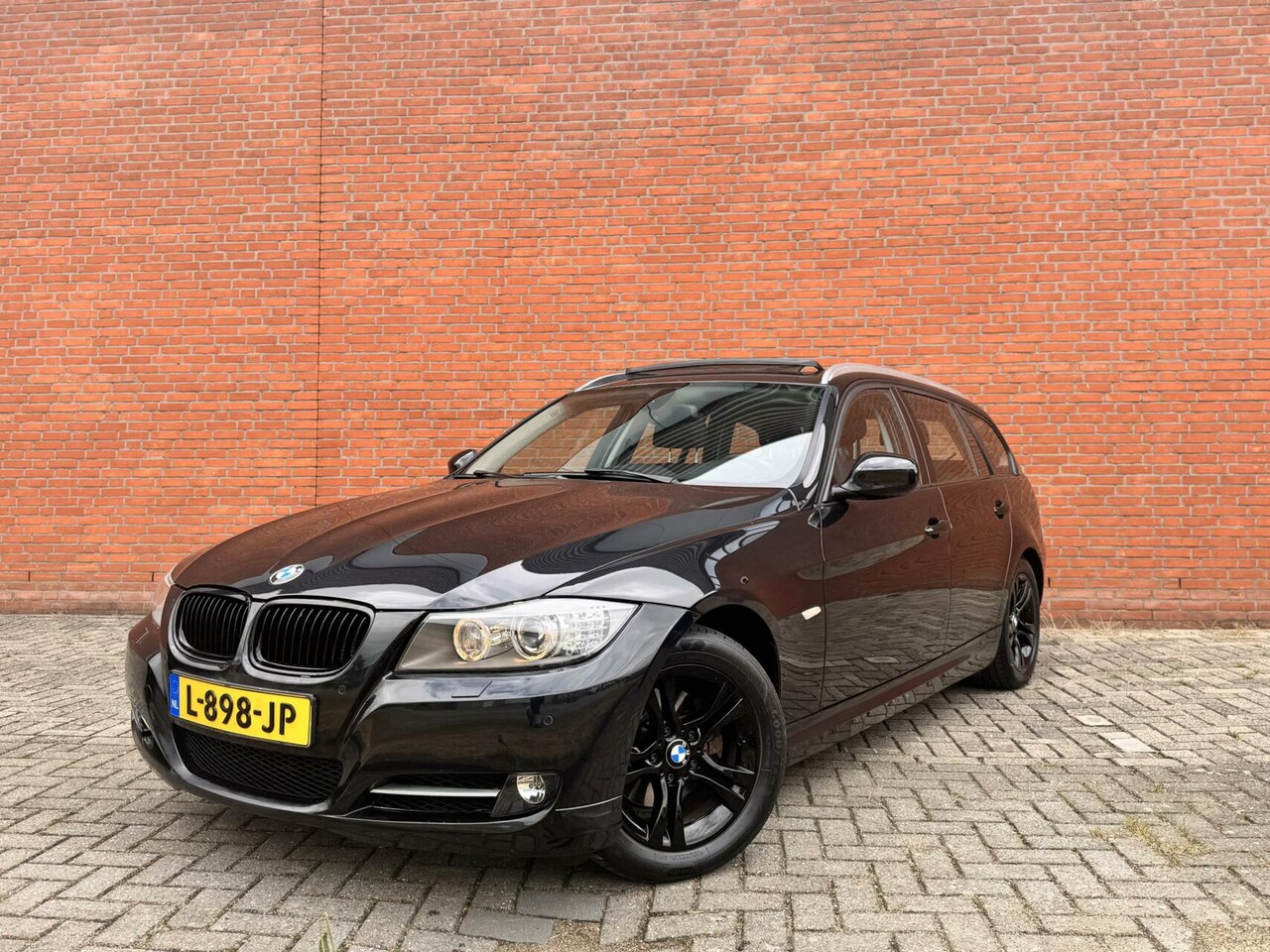 BMW 3-serie Touring - 318i BUSINESS M Sport|PANO|TREKHAAK|PDC - AutoWereld.nl
