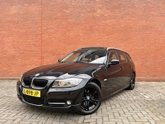 BMW 3-serie Touring - 318i BUSINESS M Sport|PANO|TREKHAAK|PDC