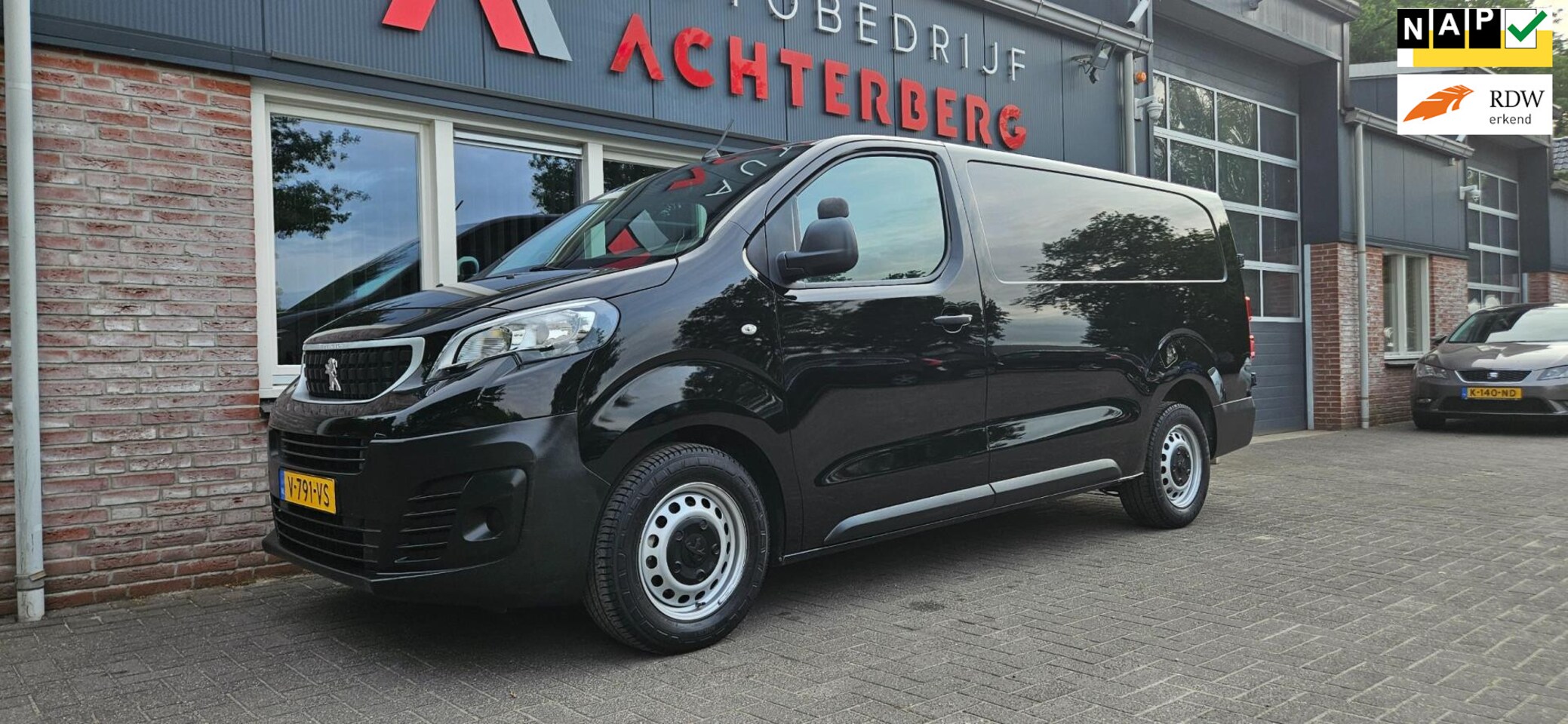 Peugeot Expert - 231S 2.0 BlueHDI 120 Premium Trekhaak! Lang! 3-Zitplaatsen! Carplay! Nette Bus! Navigatie! - AutoWereld.nl