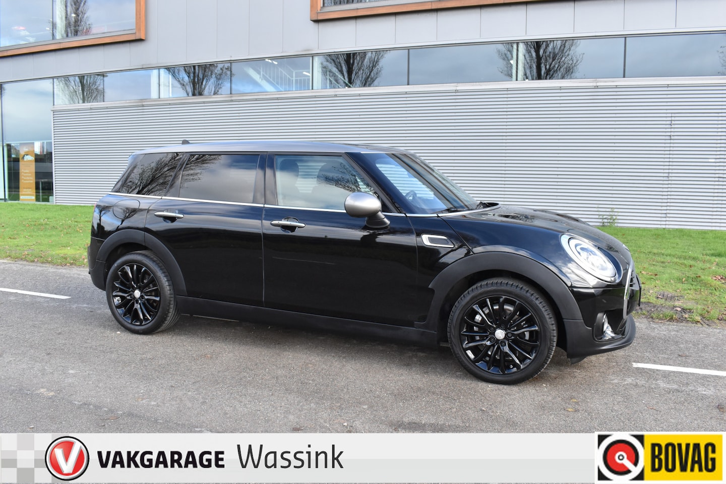 MINI Clubman - 1.5 Cooper Pepper Automaat Navigatie Keyless-go Leer interieur - AutoWereld.nl