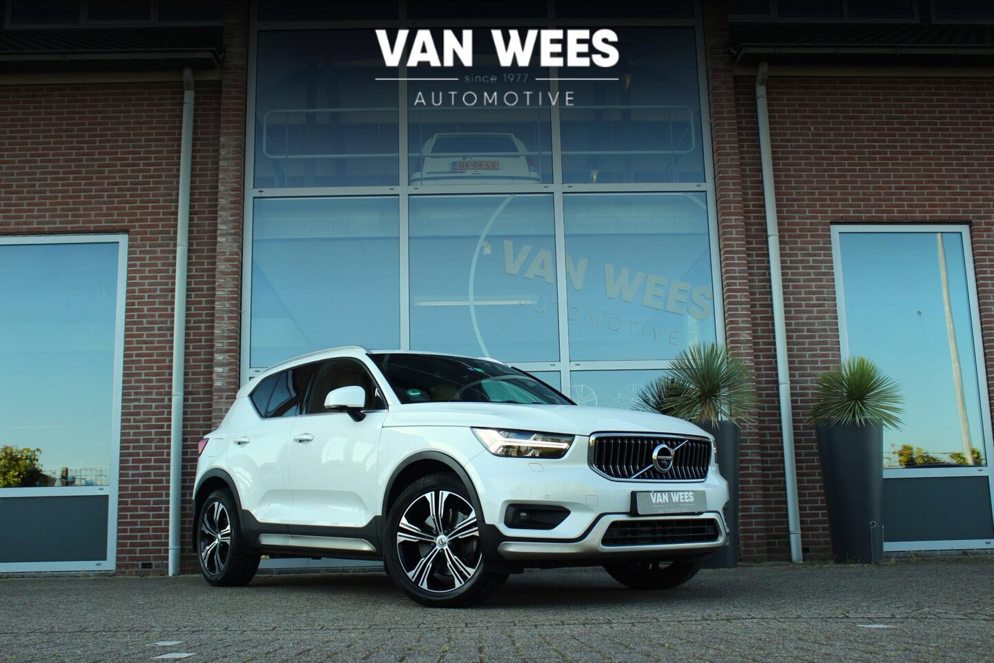 Volvo XC40 - 1.5 T5 Recharge Inscription 262 pk | 1e eigenaar | 19 inch | Camera | Dakraam | LED | DAB - AutoWereld.nl