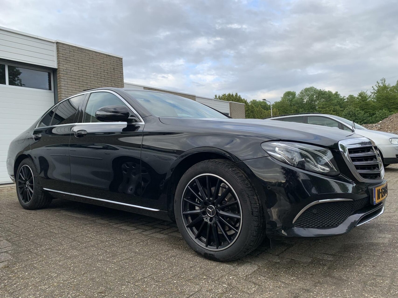 Mercedes-Benz E-klasse - 220D Panodak Carplay Leer Airco Cruise control Elektrische pakket - AutoWereld.nl