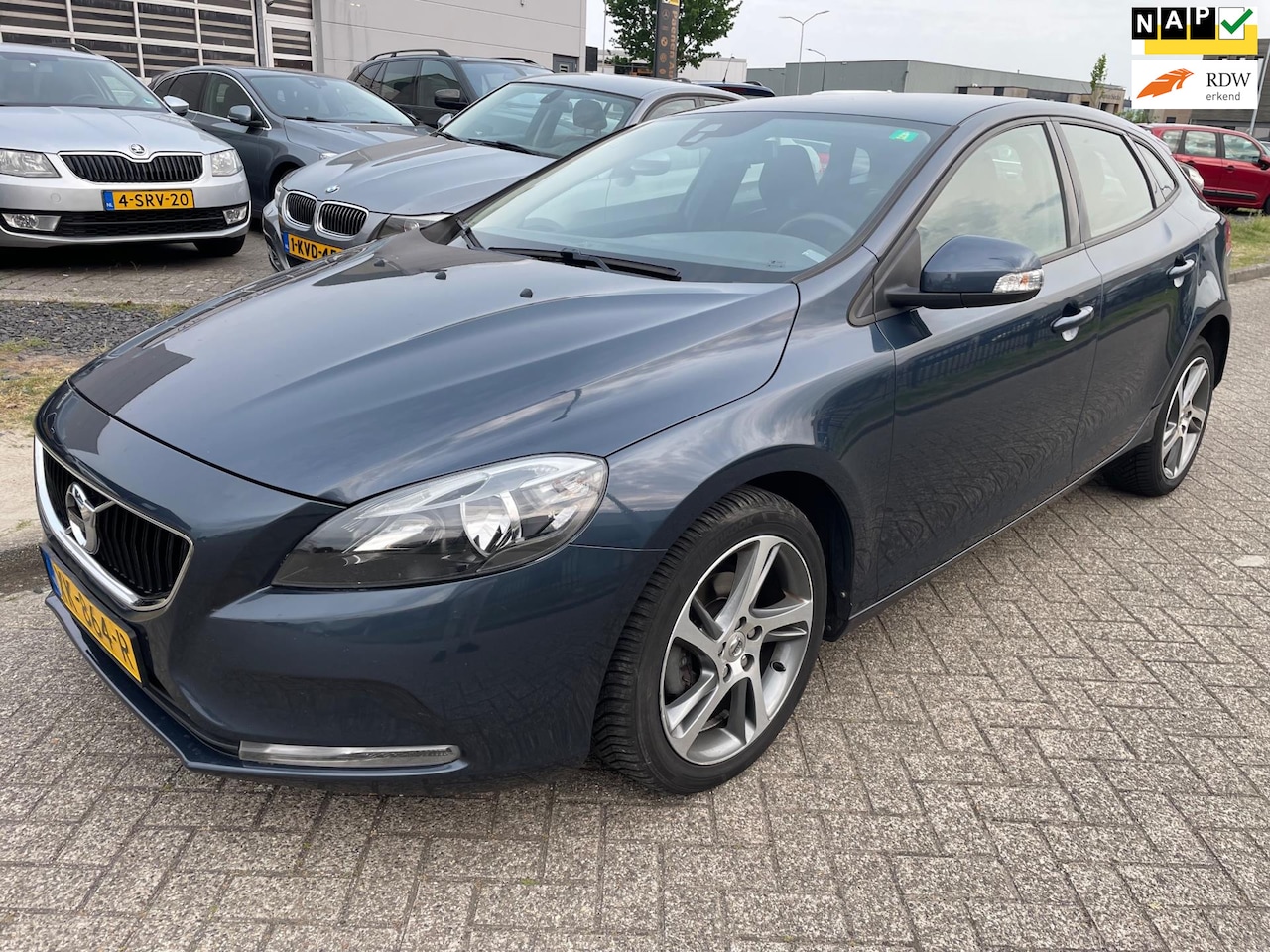 Volvo V40 - 2.0 D2 R-Design 2.0 D2 R-Design - AutoWereld.nl