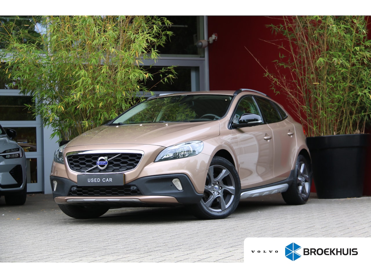 Volvo V40 Cross Country - 1.6 D2 Momentum | Trekhaak | Camera | City Safety | Cruise Control - AutoWereld.nl