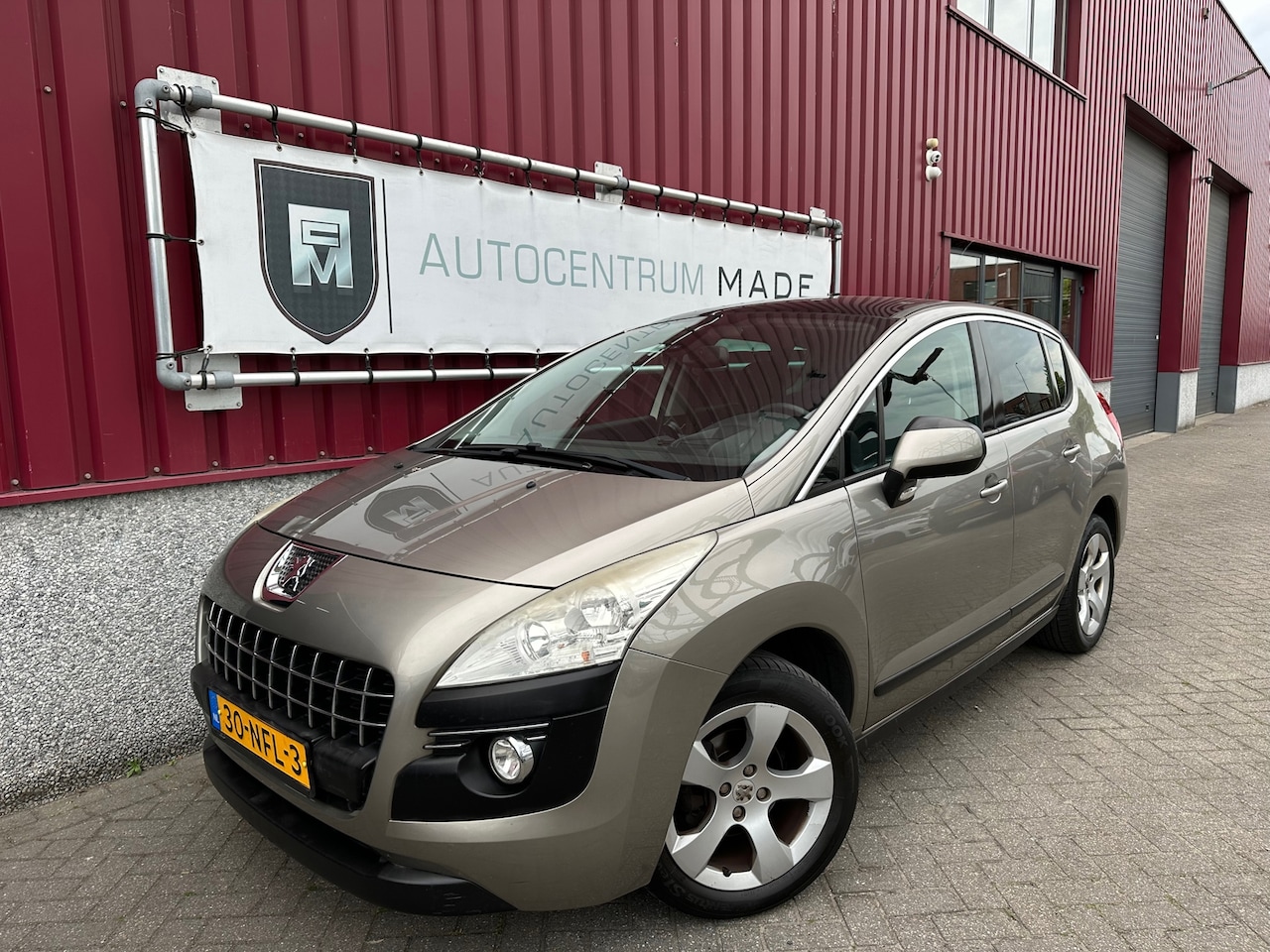 Peugeot 3008 - 1.6 VTi Première // Clima // Pano.dak // PDC // Trekhaak - AutoWereld.nl