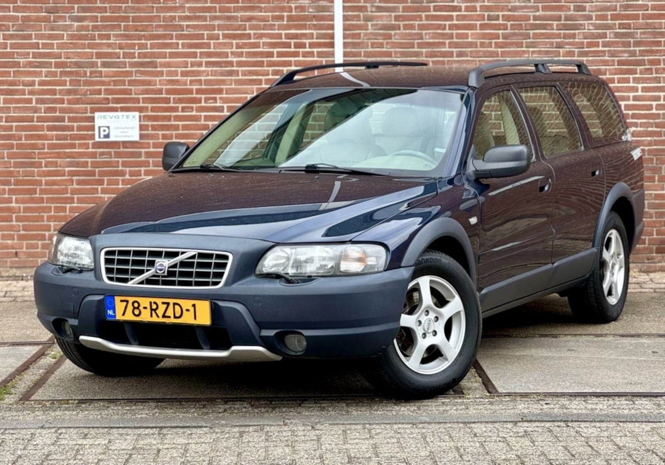 Volvo XC70 - Cross Country 2.4 T Comfort Line - AutoWereld.nl