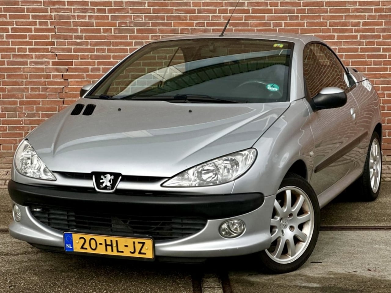 Peugeot 206 CC - 2.0-16V |Stuurbkr |Nieuwe APK |NAP |Cabrio - AutoWereld.nl