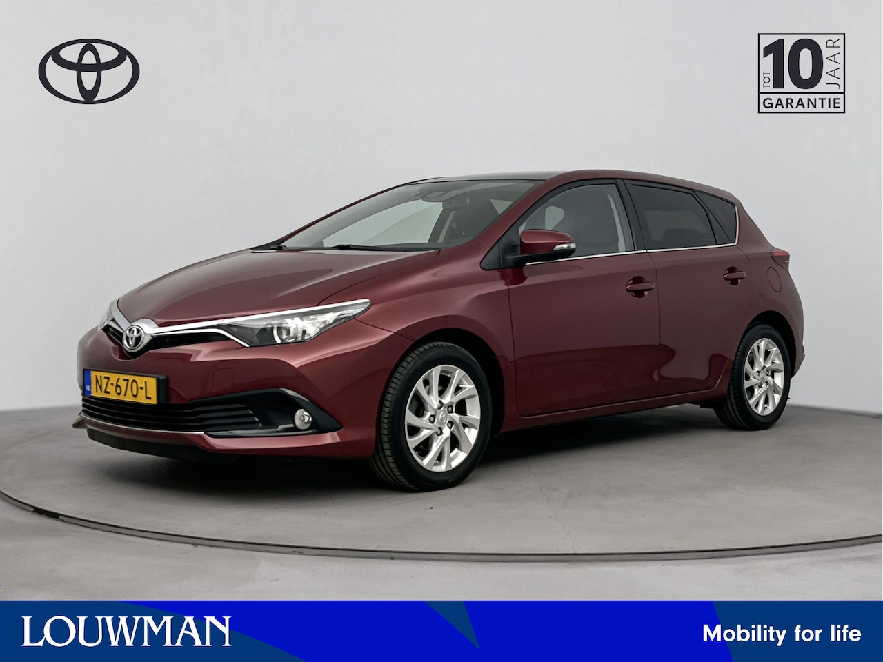 Toyota Auris - 1.2T Volcano Edition - AutoWereld.nl