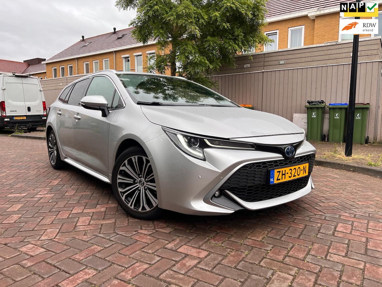 Toyota Corolla Touring Sports - 1.8 Hybrid Executive *Mooie Auto* - AutoWereld.nl
