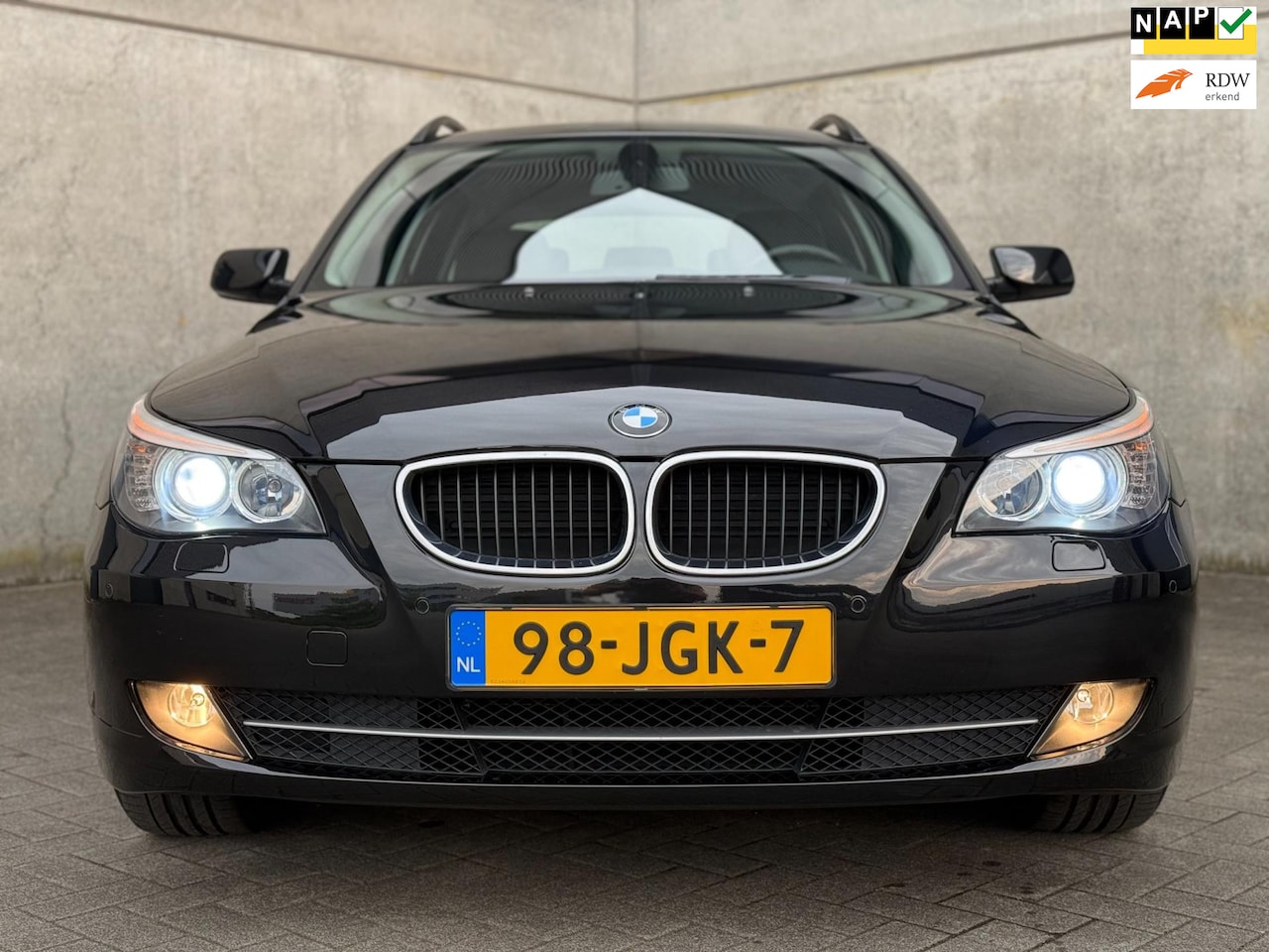 BMW 5-serie Touring - 520i LED, PROF NAVI,LEDER, AUTOMAAT! - AutoWereld.nl