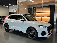 Audi Q3 - 35 TFSI S LINE Panorama RS Design Seats Sfeerverl