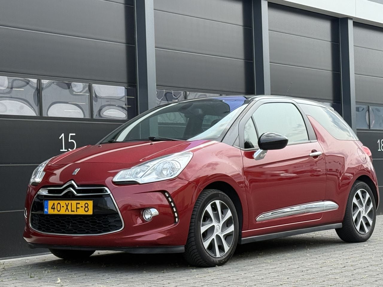 Citroën DS3 - 1.6 e-HDi So Chic Navi Clima PDC - AutoWereld.nl