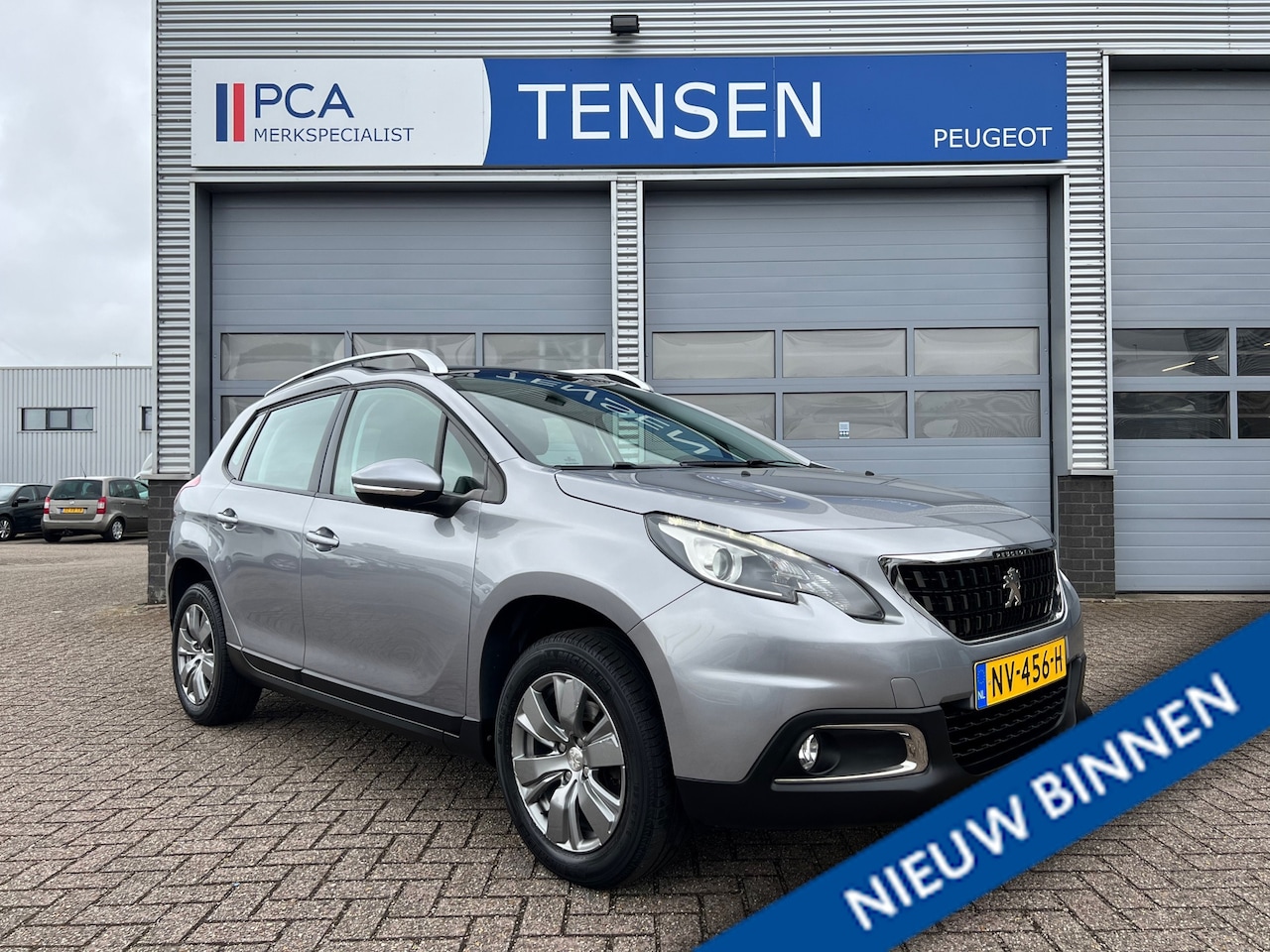 Peugeot 2008 - 1.2 110PK Blue Lion | Panoramadak | Navigatie | Parkeersensoren achter | Eerste eigenaar | - AutoWereld.nl