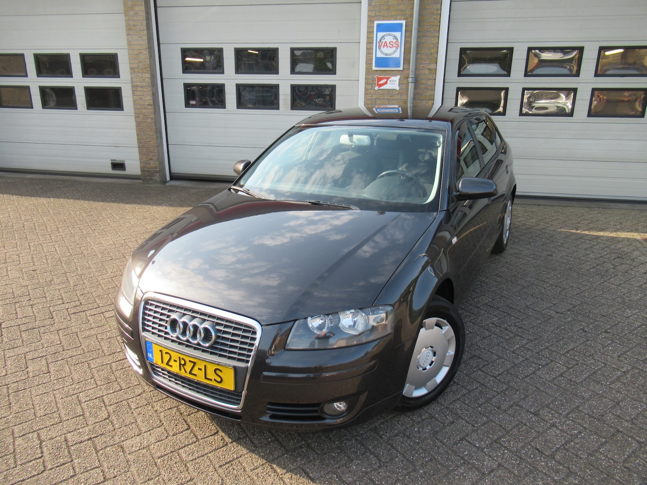 Audi A3 Sportback - 1.6 FSI Attraction MEENEEMPRIJS - AutoWereld.nl