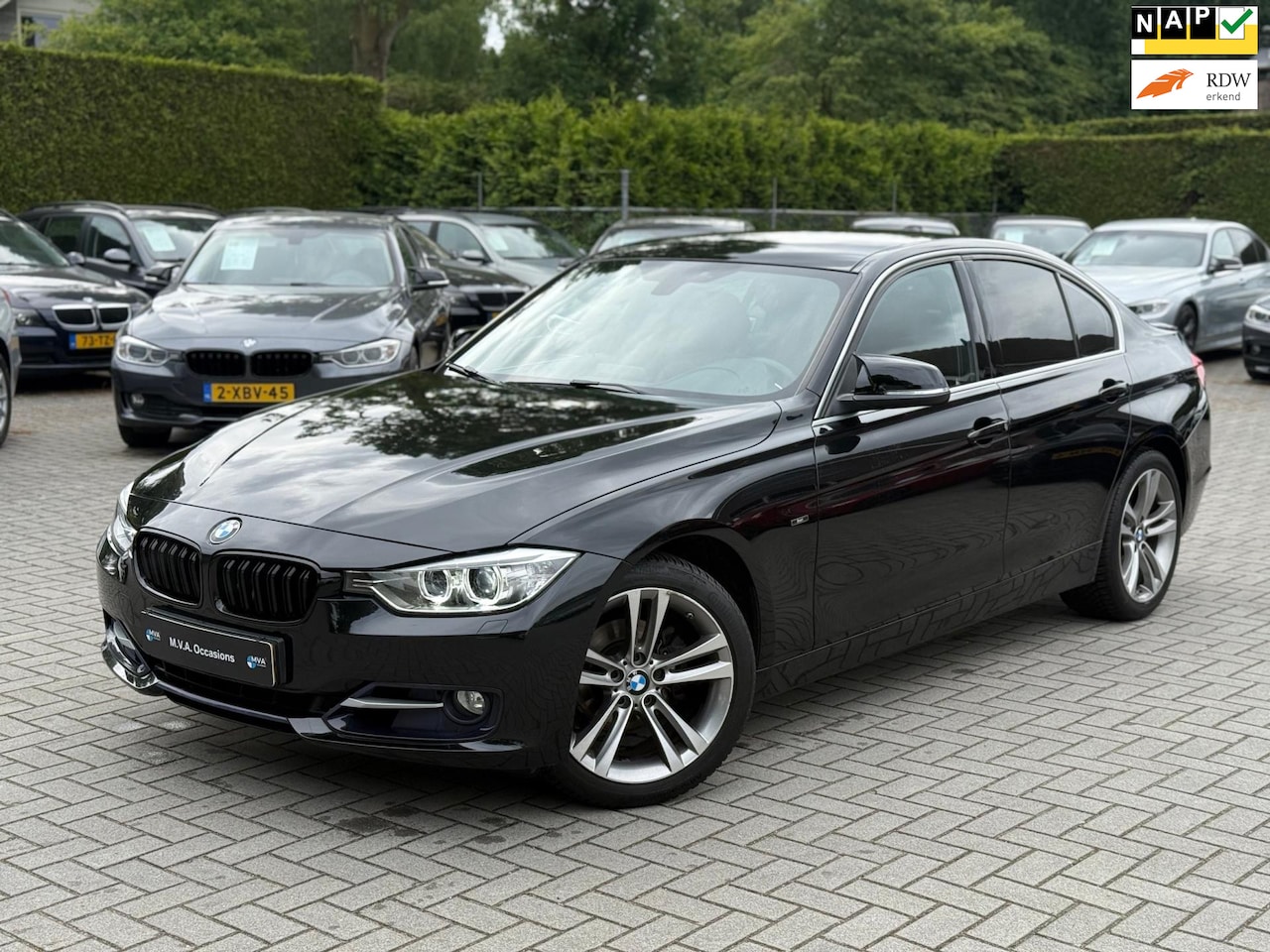 BMW 3-serie - 320i Executive Sport|Nwe Ketting|Navigatie|18 inch|Leder|Cruise control|Flippers|Climate c - AutoWereld.nl