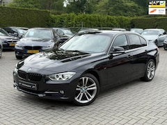 BMW 3-serie - 320i Executive Sport|Nwe Ketting|Navigatie|18 inch|Leder|Cruise control|Flippers|Climate c
