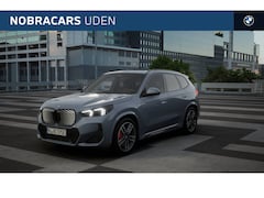 BMW iX1 - eDrive20 M Sport / Panoramadak / Trekhaak / Sportstoelen / Achteruitrijcamera / M Adaptief