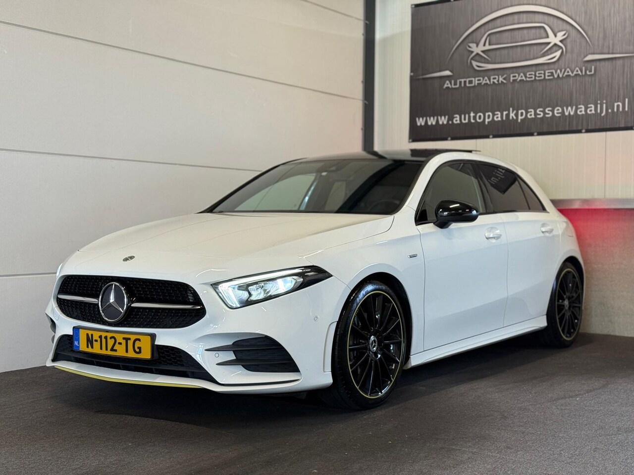 Mercedes-Benz A-klasse - 200 AMG Edition One, Pano, Sfeerverlichting, Cruise Control, LED, Parkeersensoren, Volledi - AutoWereld.nl