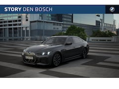 BMW i4 - eDrive35 M Sport / Achteruitrijcamera / Parking Assistant / Live Cockpit Plus / Widescreen