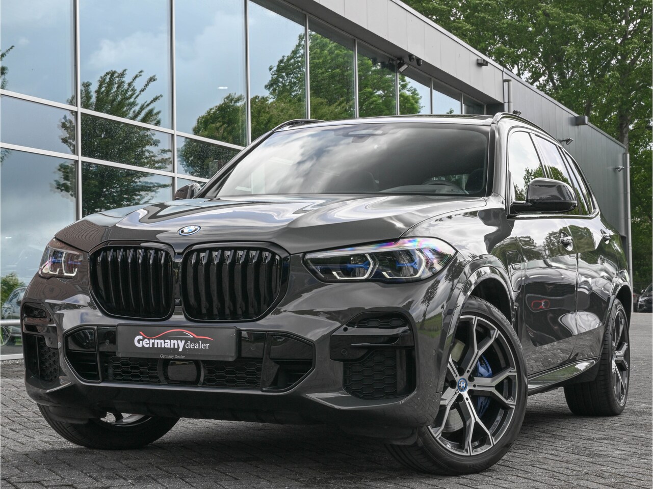 BMW X5 - xDrive45e 394pk M-Sportpakket Dravit Pano B&W Skylounge Trk.haak Swarovski - AutoWereld.nl