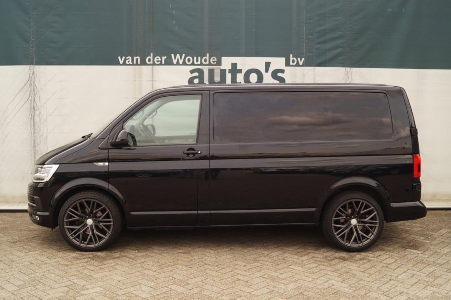Volkswagen Transporter - 2.0 TDI L1H1 Highl. - AutoWereld.nl