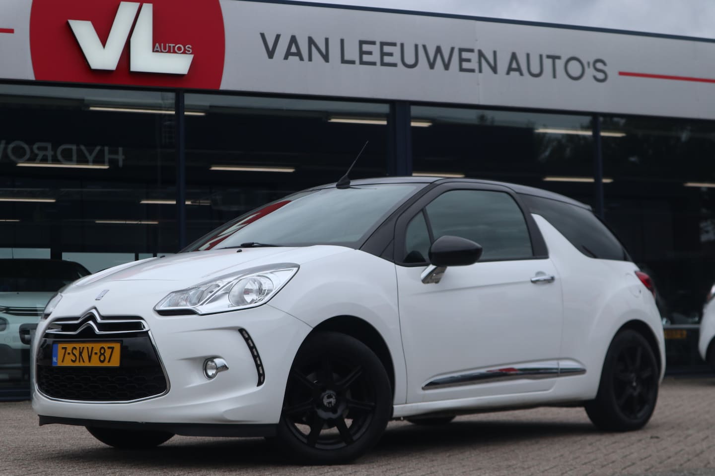 Citroën DS3 Cabrio - 1.2 VTi Chic | Nieuw Binnen | Cruise control | Airco | APK 20-08-2025 | - AutoWereld.nl