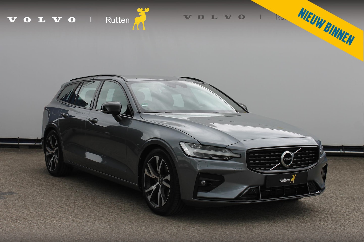 Volvo V60 - B4 211PK Automaat R-Design Apple Carplay / Semi Elektrisch Wegklapbare Trekhaak / Parkeers - AutoWereld.nl
