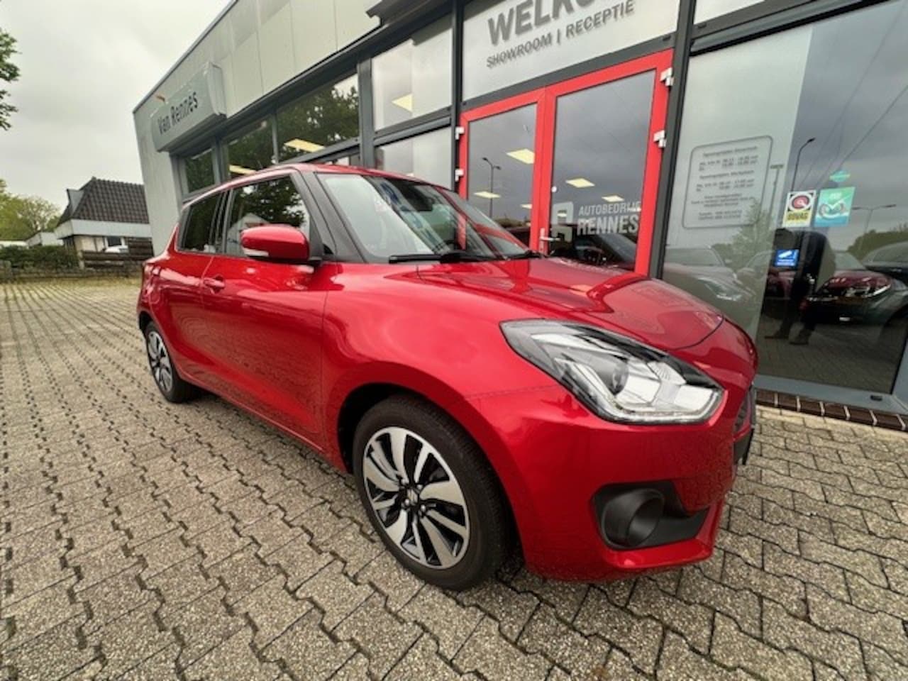Suzuki Swift - 1.0 Boosterjet 112pk Smart Hybrid Stijl (RIJKLAAR) - AutoWereld.nl