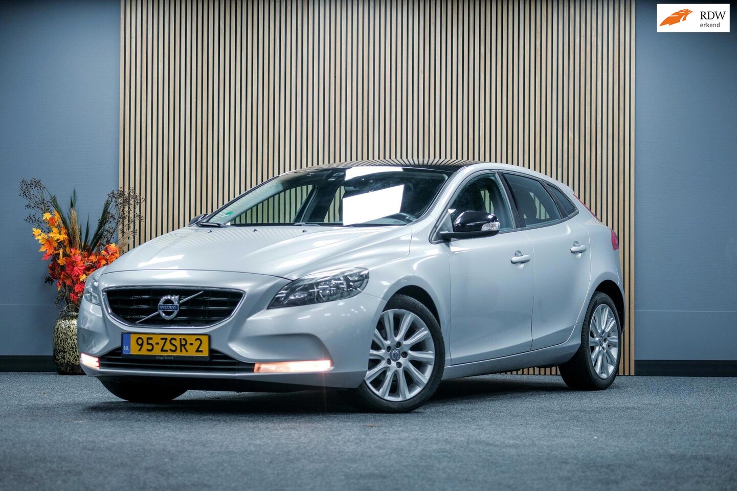 Volvo V40 - 1.6 D2 Kinetic 1.6 D2 Kinetic - AutoWereld.nl