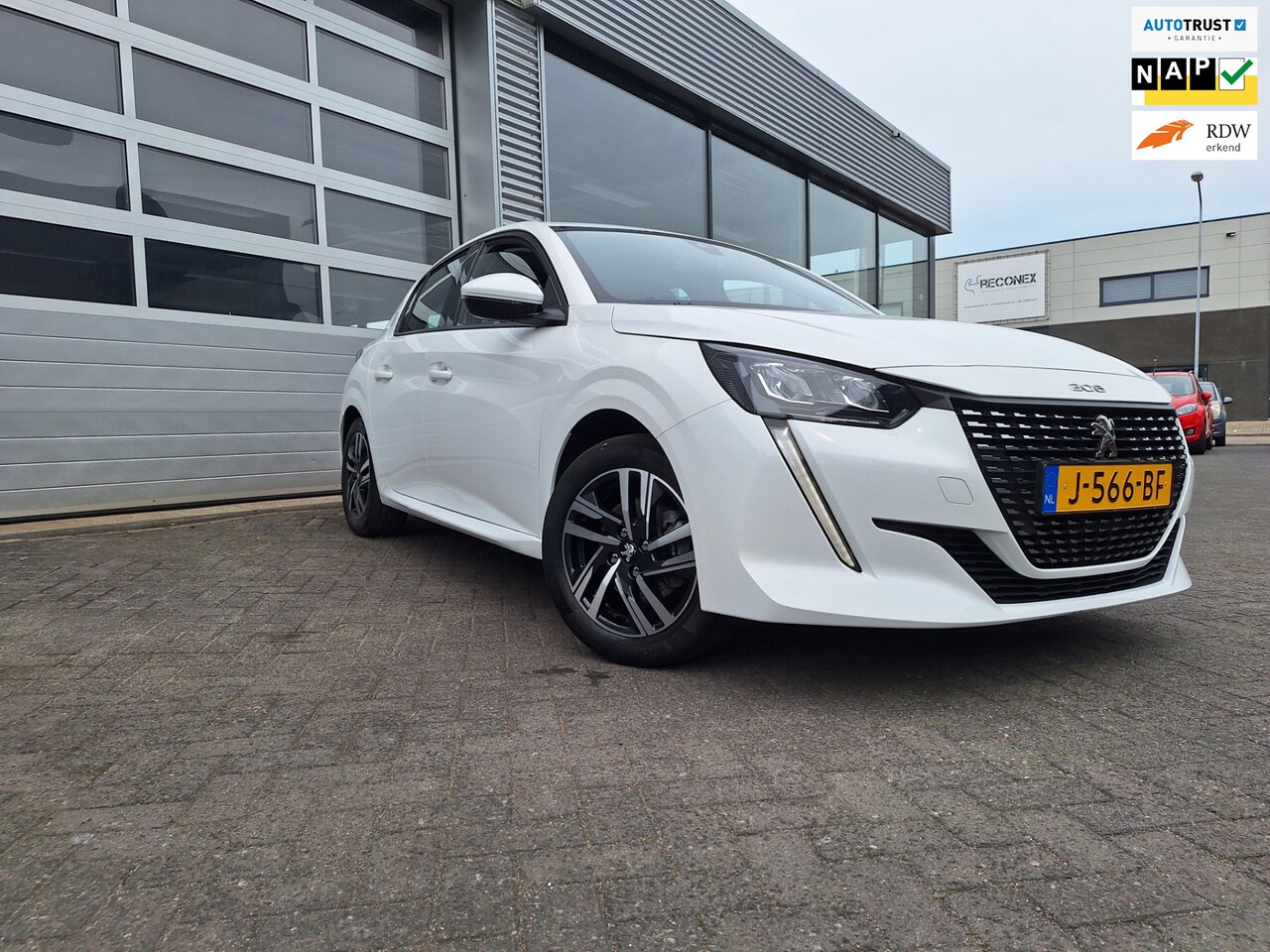 Peugeot 208 - 1.2 PureTech Allure*100 pk*Navigatie*Camera*Ecc*Digitaal Dash*Pdc V/A*Enz - AutoWereld.nl