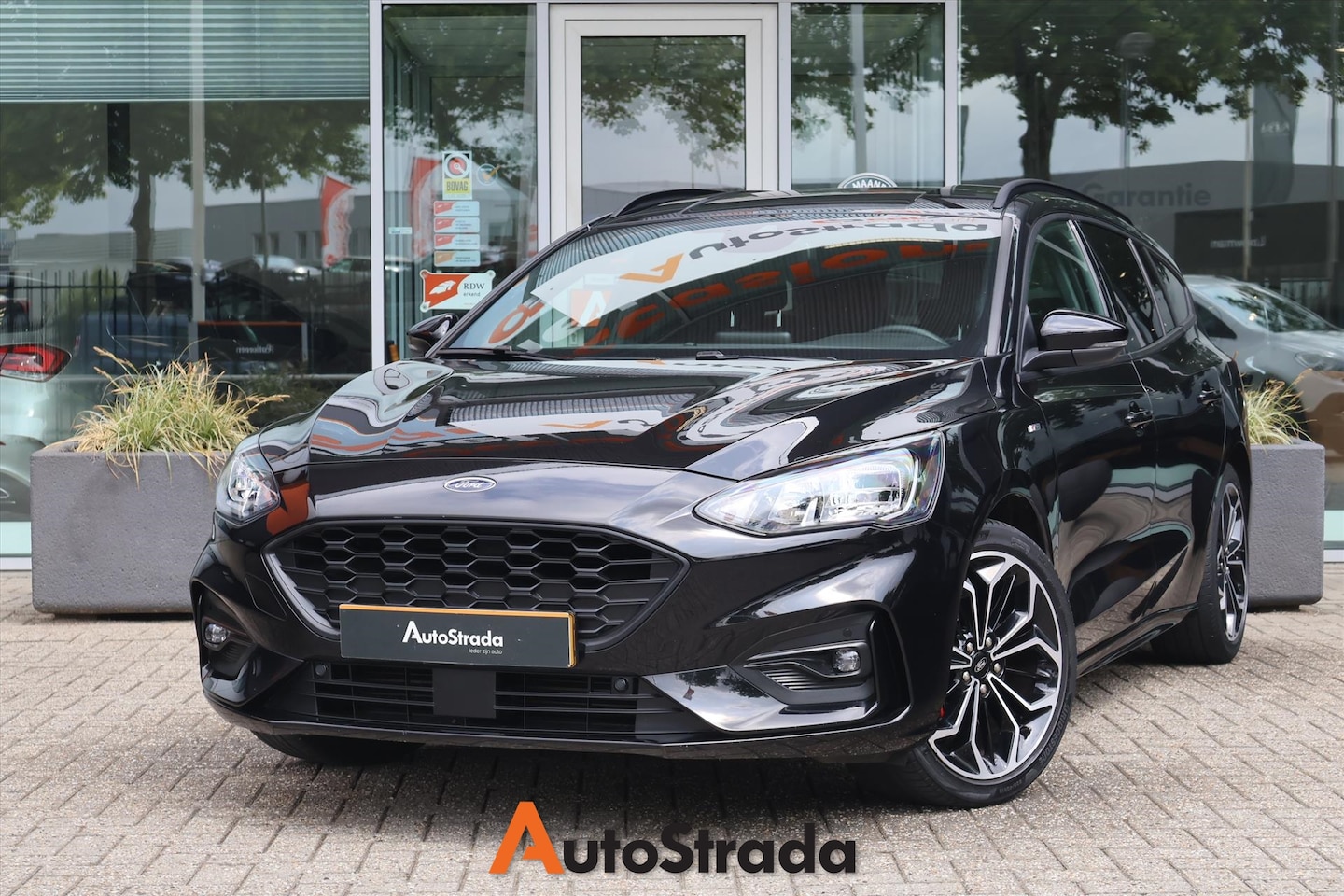 Ford Focus Wagon - 1.0 EcoBoost ST Line X 125pk I Navi I Trekhaak I Camera I ACC I Climate - AutoWereld.nl