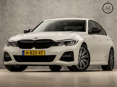 BMW 3-serie - 320i M Sport 184Pk Automaat (APPLE CARPLAY, M PAKKET, GROOT NAVI, SFEERVERLICHTING, LEDER/