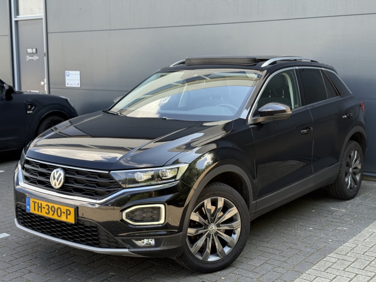Volkswagen T-Roc - 1.5 TSI Style PANO | XENON | LED | BEATS | CARPLAY | LANE | ACC - AutoWereld.nl