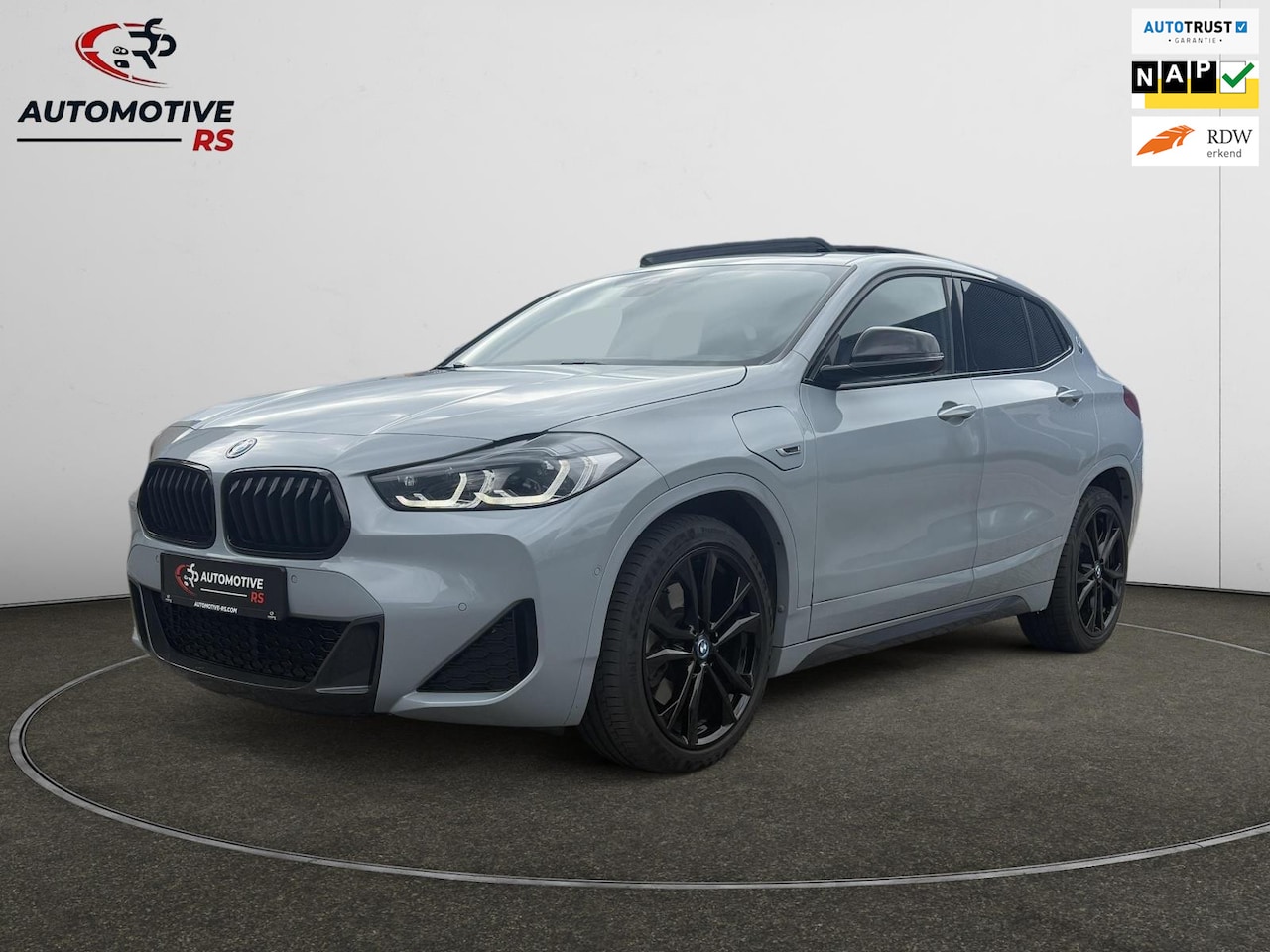 BMW X2 - XDrive25e 220PK High Exec M-PAKKET |Nardo Grey|Black Edition Kuipstoelen |Pano|Plug-in Hyb - AutoWereld.nl