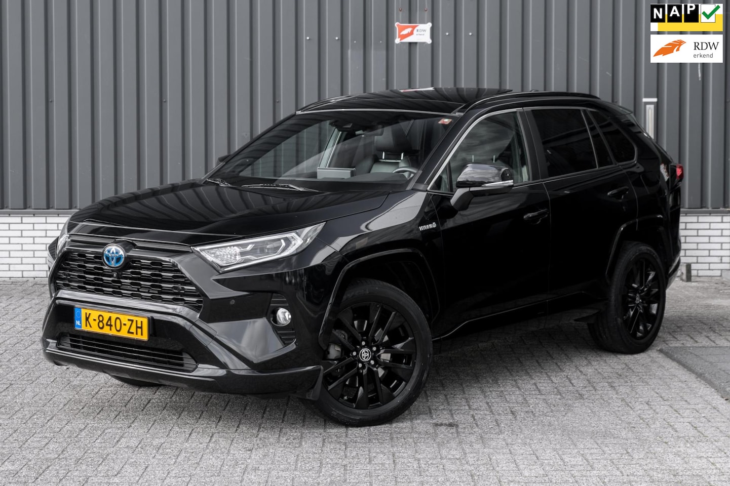 Toyota RAV4 - 2.5 Hybrid AWD Black Edition*Panorama*Leder* - AutoWereld.nl