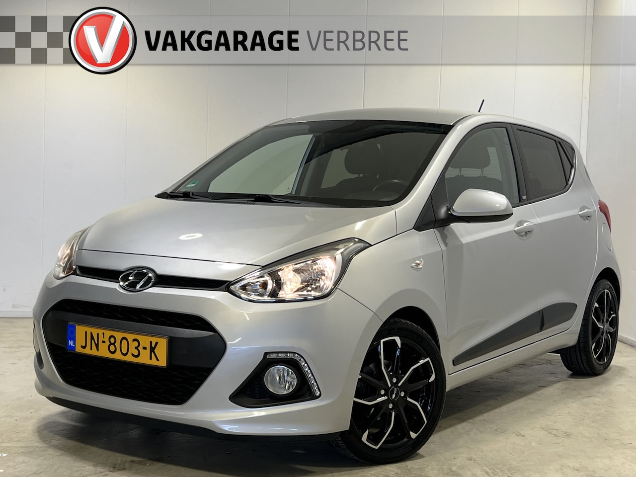 Hyundai i10 - 1.0i i-Motion Go! 2016 | LM Velgen 16" | Cruise Control | Extra Getint Glas Achter | Airco - AutoWereld.nl