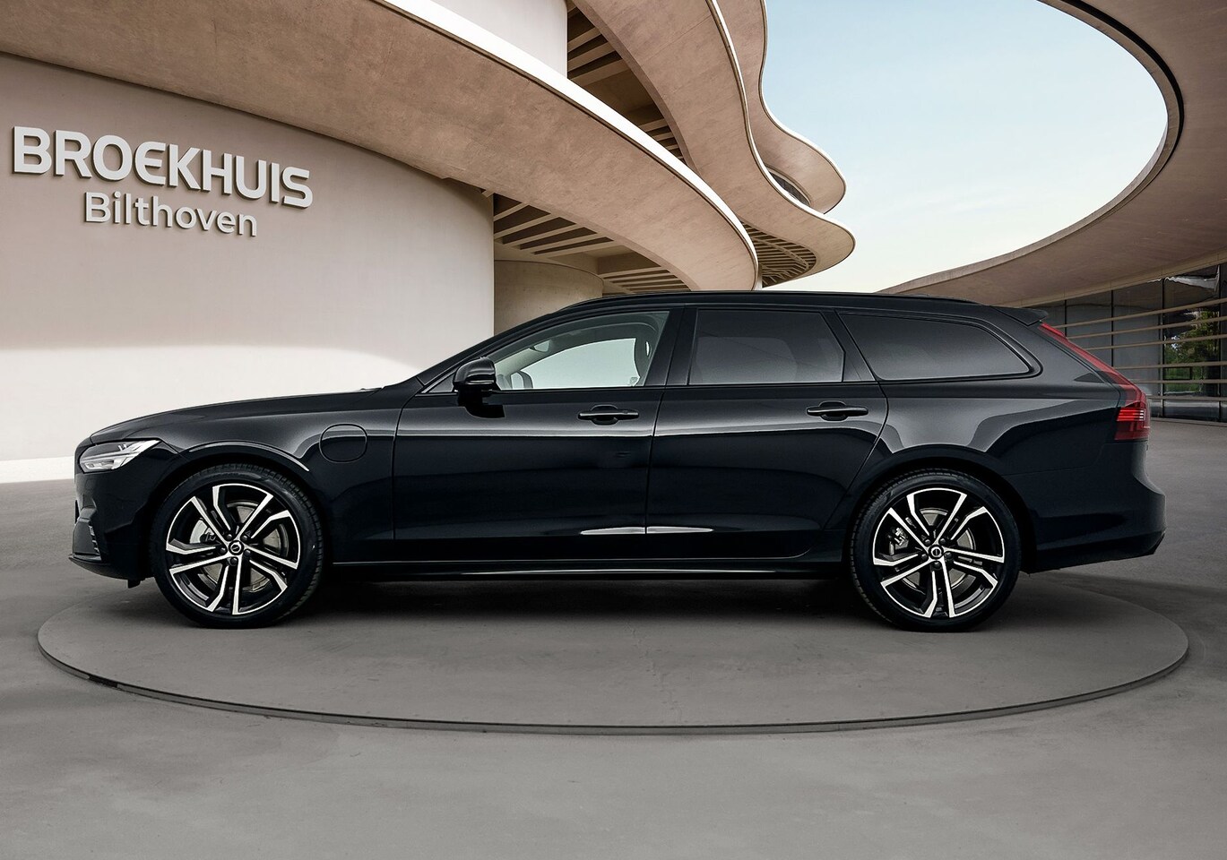 Volvo V90 - 2.0 T8 Plug-in hybrid AWD Ultra Dark | Luchtvering | Bowers & Wilkins Audio | Stoel ventil - AutoWereld.nl