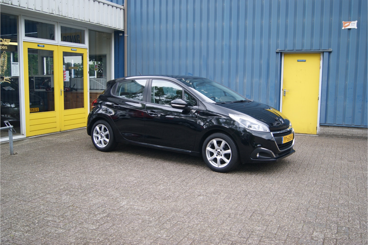 Peugeot 208 - 1.2 PureTech Blue Lease 1.2 PureTech Blue Lease, Airco, Navi, Nieuwe Riem!!! - AutoWereld.nl