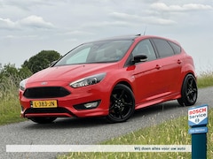 Ford Focus - 1.5 EcoBoost 150PK ST-Line / Pano / Stoelverwarming / Afneembare trekhaak / Stuurverwarmin