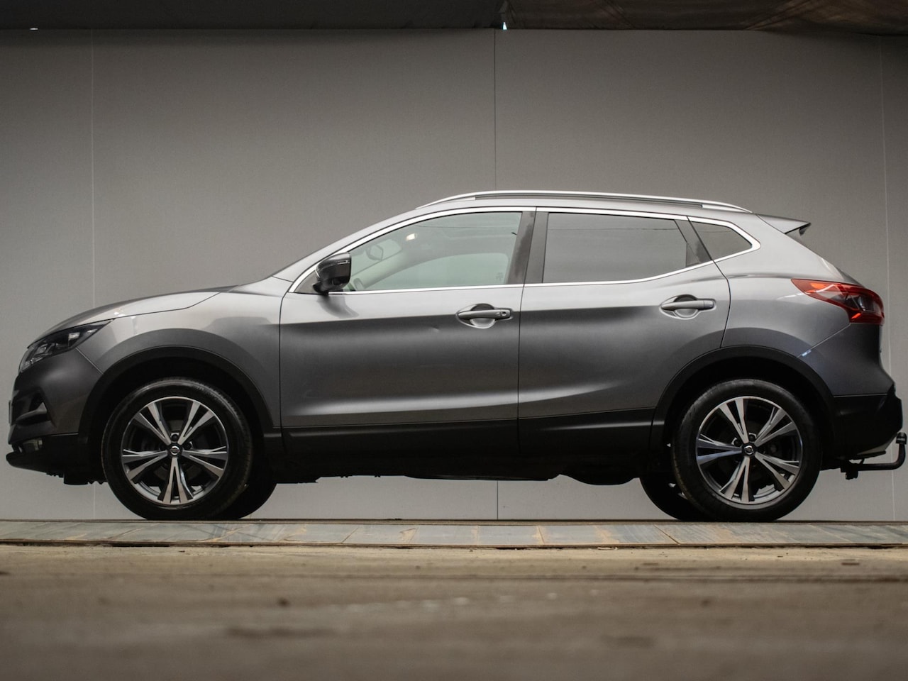 Nissan Qashqai - 1.2 N-Connecta Sport (PANORAMADAK,NAVI,CAMERA,360 VIEW,CLIMATE,CRUISE,LED,SPORTSTOELEN,LM - AutoWereld.nl