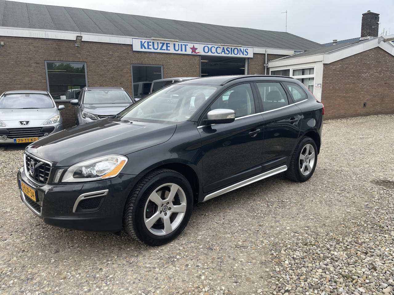 Volvo XC60 - 2.0 T5 R-Design Automaat met 102773 km NAP is Logisch Auto word afgeleverd met een grote s - AutoWereld.nl