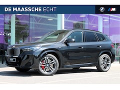 BMW iX1 - eDrive20 M Sport / Panoramadak / Trekhaak / Sportstoelen / Adaptieve LED / M Adaptief onde