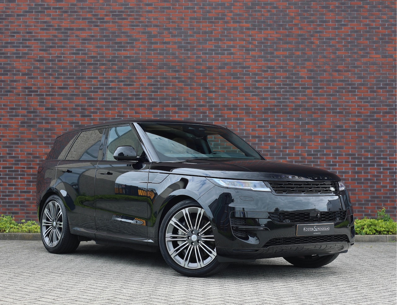 Land Rover Range Rover Sport - 2.0 P440e Dynamic *Pano*Bruin leder*Trekhaak* - AutoWereld.nl
