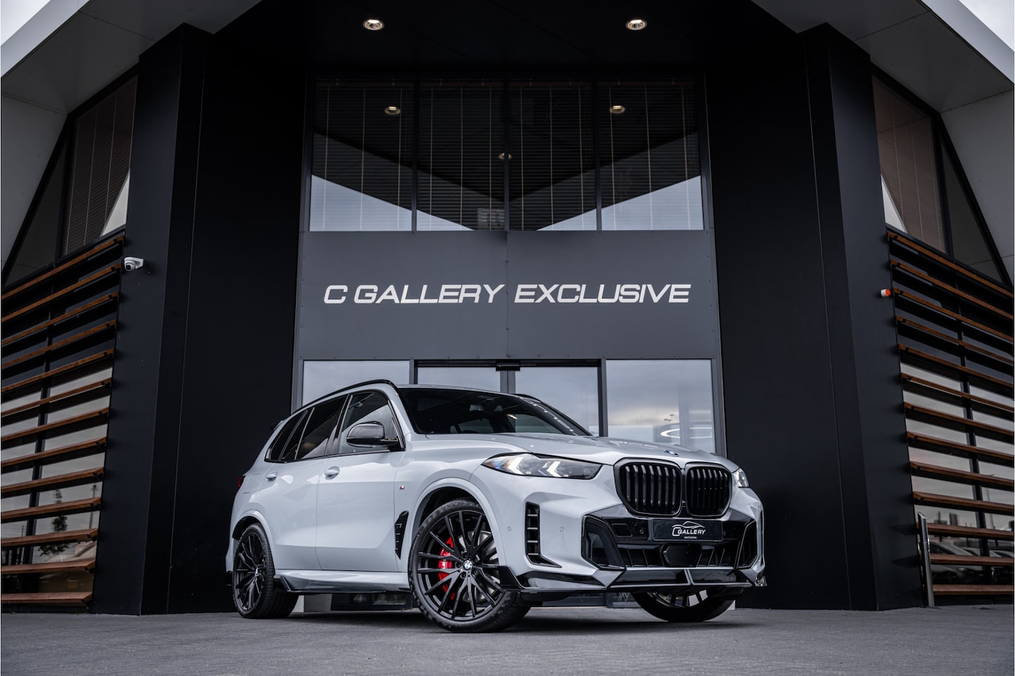 BMW X5 - xDrive50e Launch Edition M-Sport l Sport Uitlaat l Sport body kit l Panorama l Carbon Pack - AutoWereld.nl