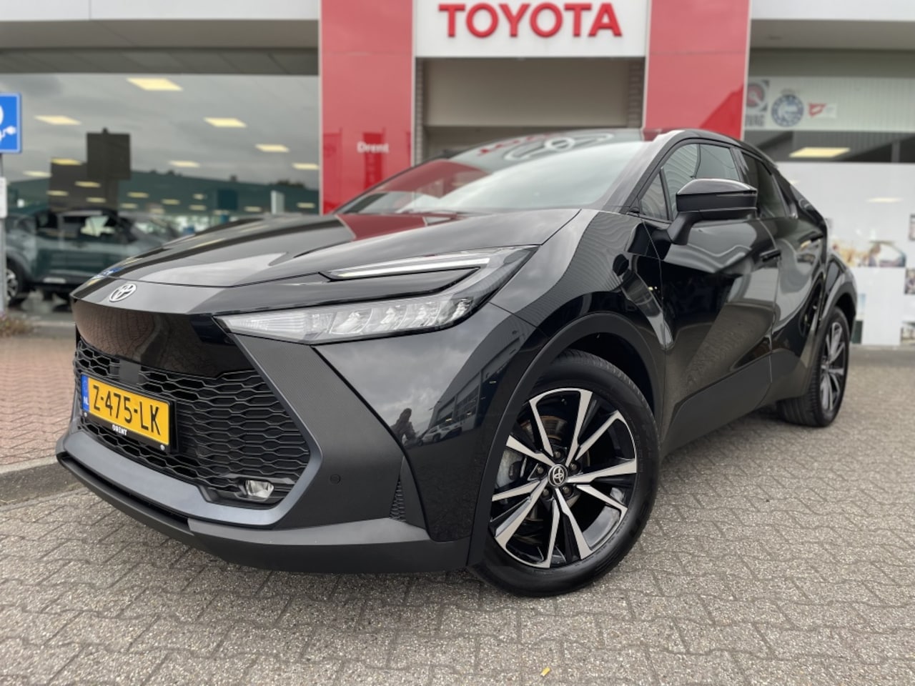 Toyota C-HR - 1.8 Hybrid 140 Dynamic | Sensoren v/a | Navi | Blindspot - AutoWereld.nl
